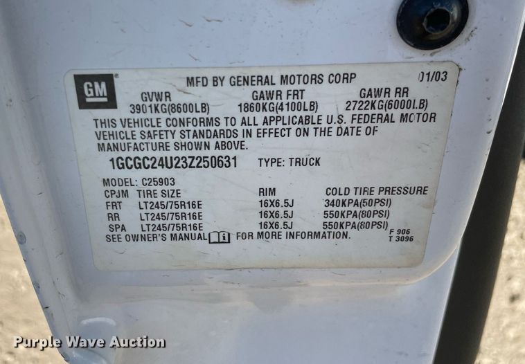 image for item LV9927 2003 Chevrolet Silverado 2500HD  utility bed pickup truck