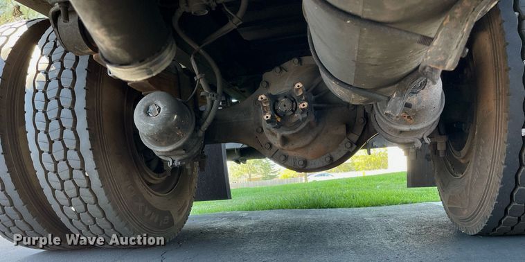 image for item LV9935 2014 Freightliner M2  box truck