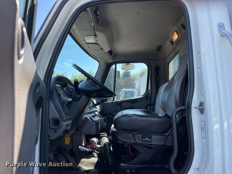 image for item LV9935 2014 Freightliner M2  box truck