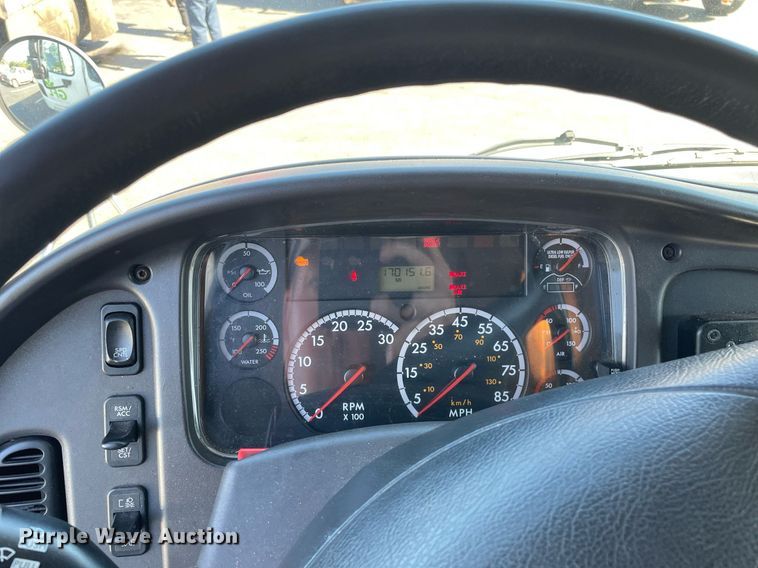 image for item LV9935 2014 Freightliner M2  box truck