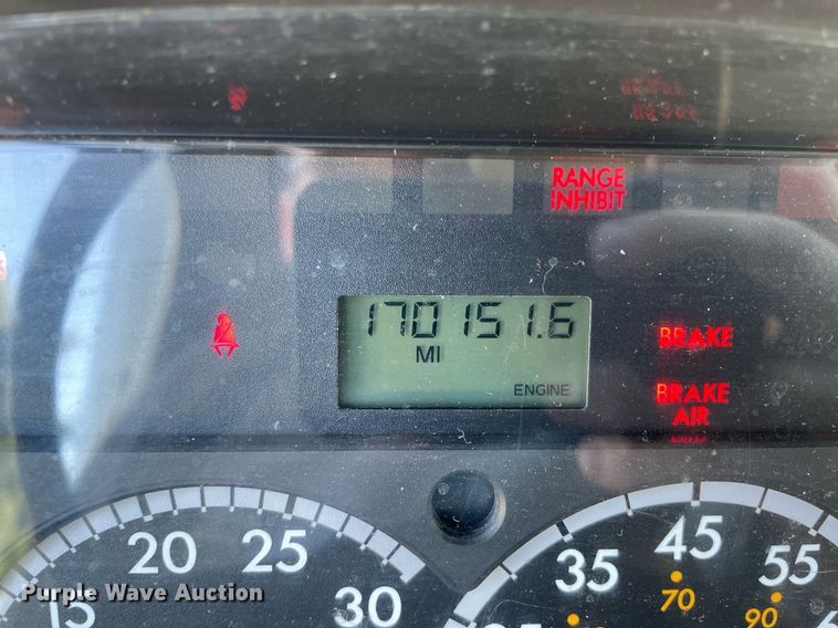 image for item LV9935 2014 Freightliner M2  box truck