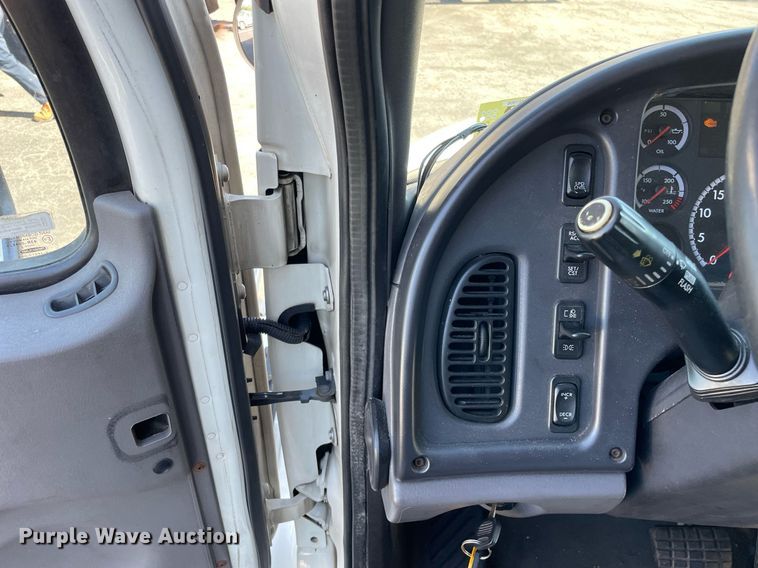 image for item LV9935 2014 Freightliner M2  box truck