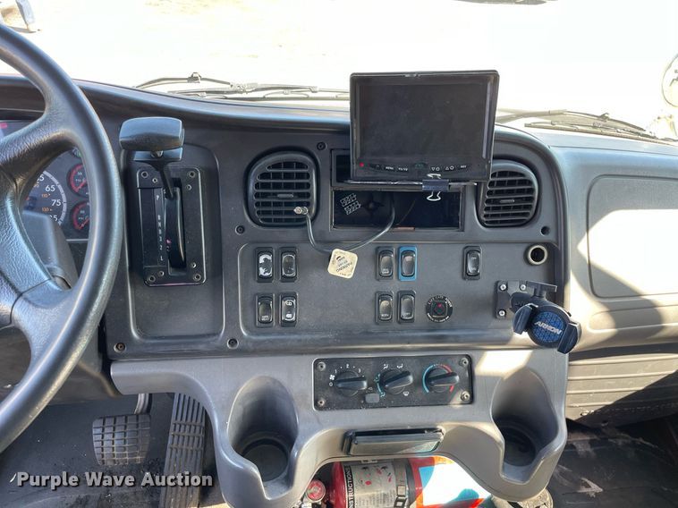 image for item LV9935 2014 Freightliner M2  box truck