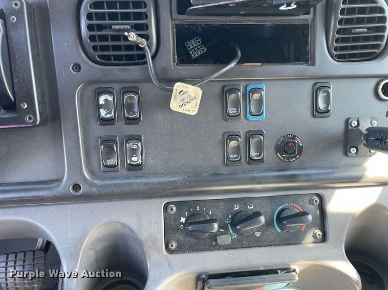 image for item LV9935 2014 Freightliner M2  box truck