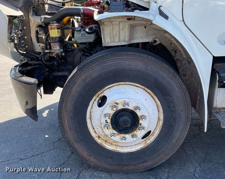 image for item LV9935 2014 Freightliner M2  box truck