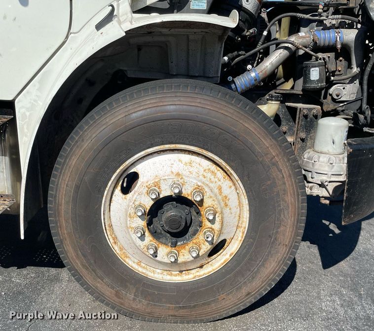 image for item LV9935 2014 Freightliner M2  box truck