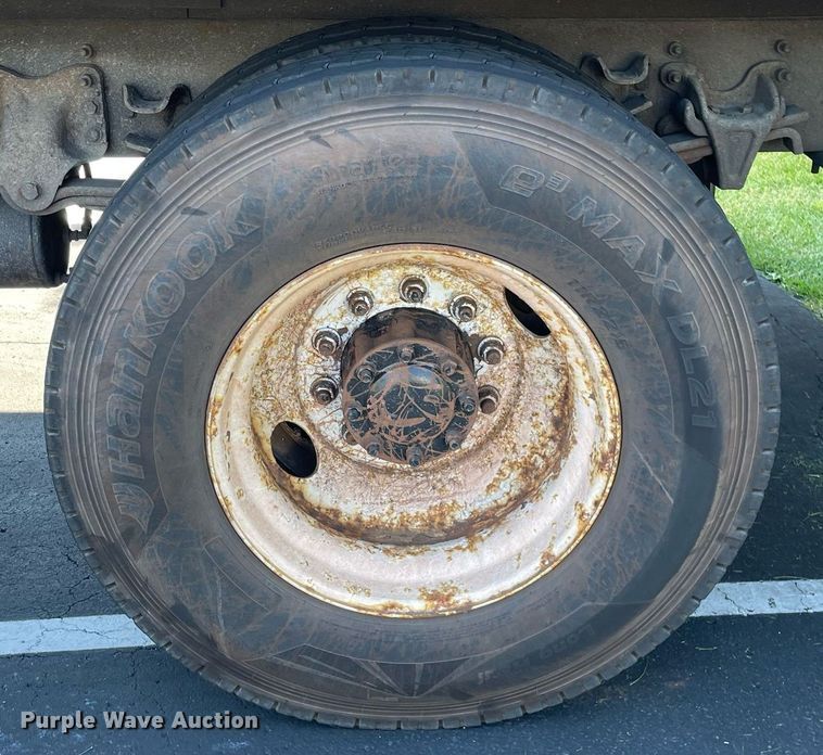 image for item LV9935 2014 Freightliner M2  box truck