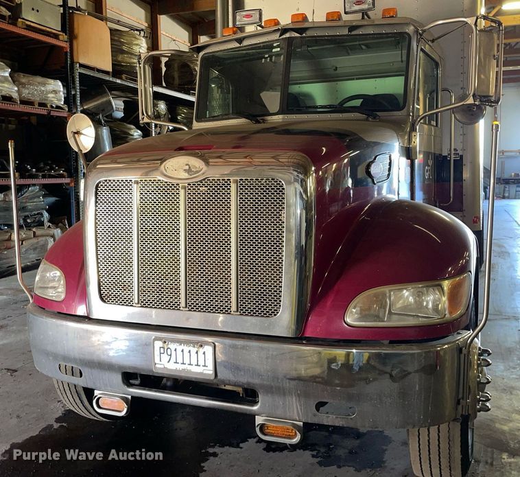 image for item LV9938 2012 Peterbilt 337  box truck