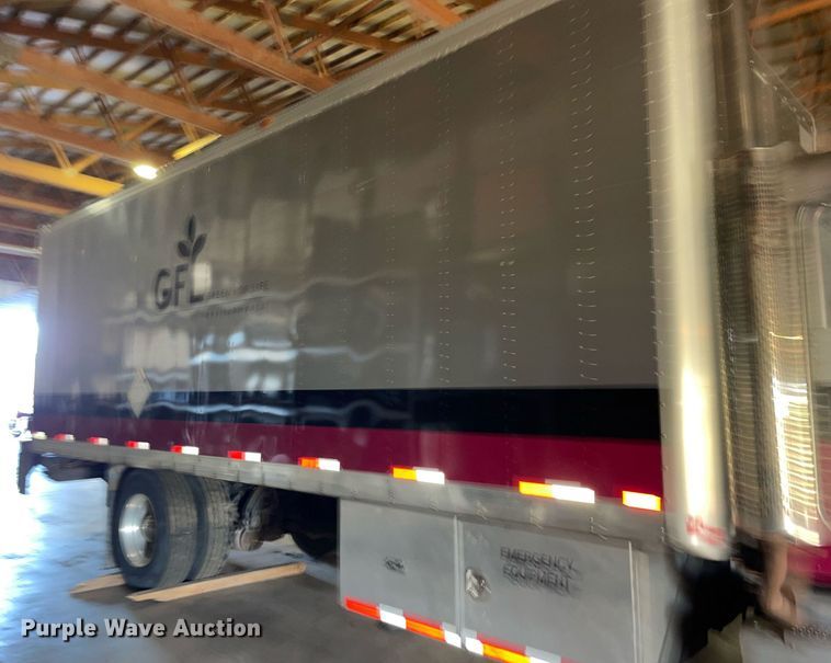 image for item LV9938 2012 Peterbilt 337  box truck