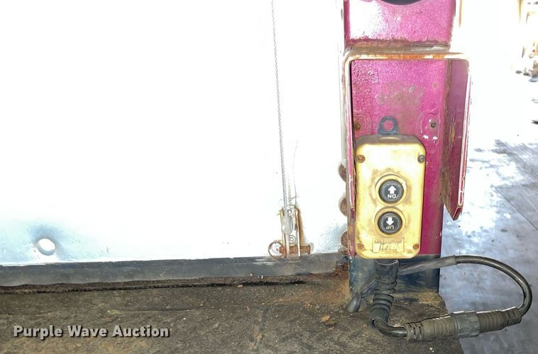 image for item LV9938 2012 Peterbilt 337  box truck