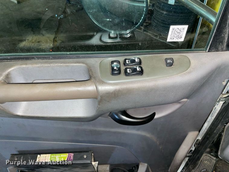 image for item LV9938 2012 Peterbilt 337  box truck