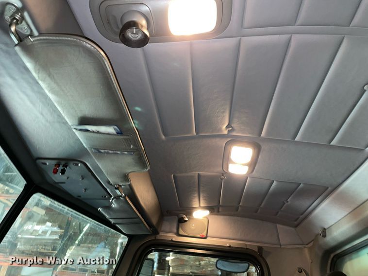 image for item LV9938 2012 Peterbilt 337  box truck