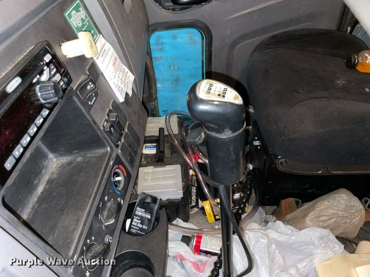 image for item LV9938 2012 Peterbilt 337  box truck