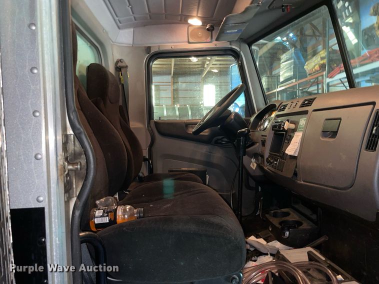 image for item LV9938 2012 Peterbilt 337  box truck