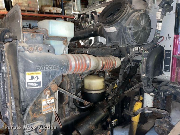 image for item LV9938 2012 Peterbilt 337  box truck