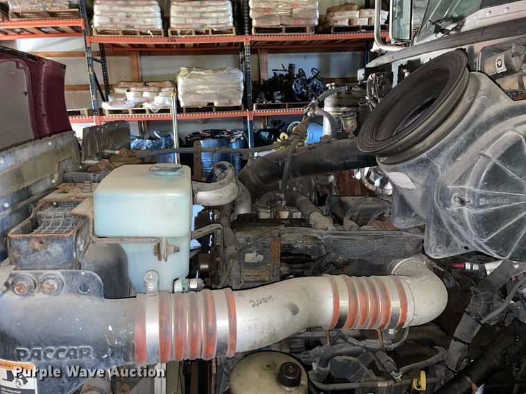 image for item LV9938 2012 Peterbilt 337  box truck