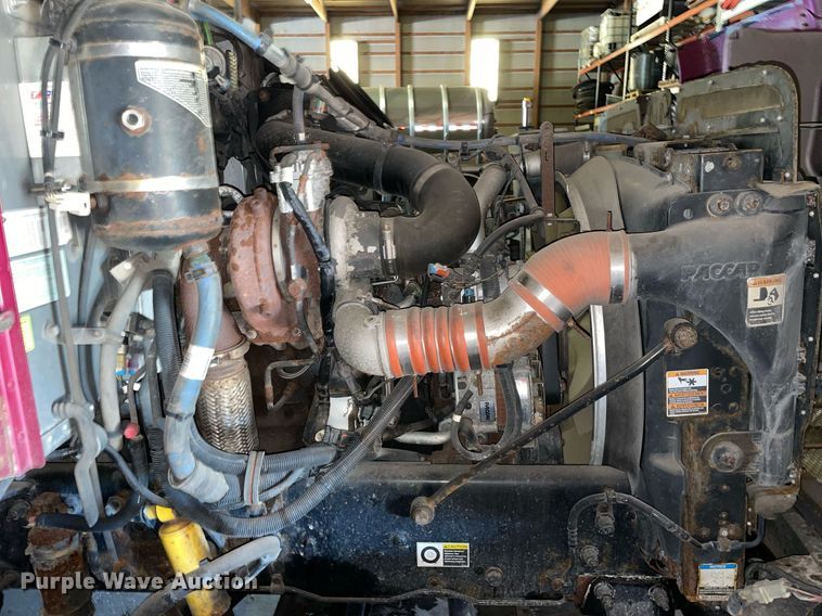 image for item LV9938 2012 Peterbilt 337  box truck