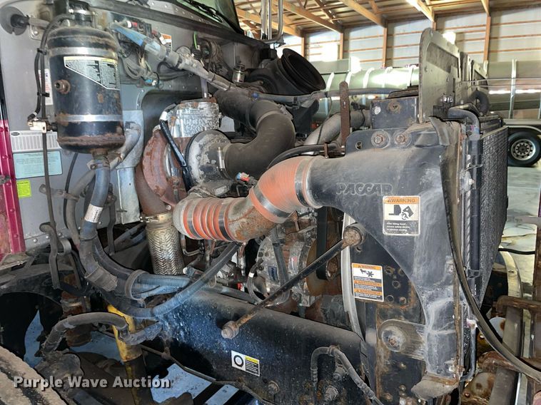 image for item LV9938 2012 Peterbilt 337  box truck