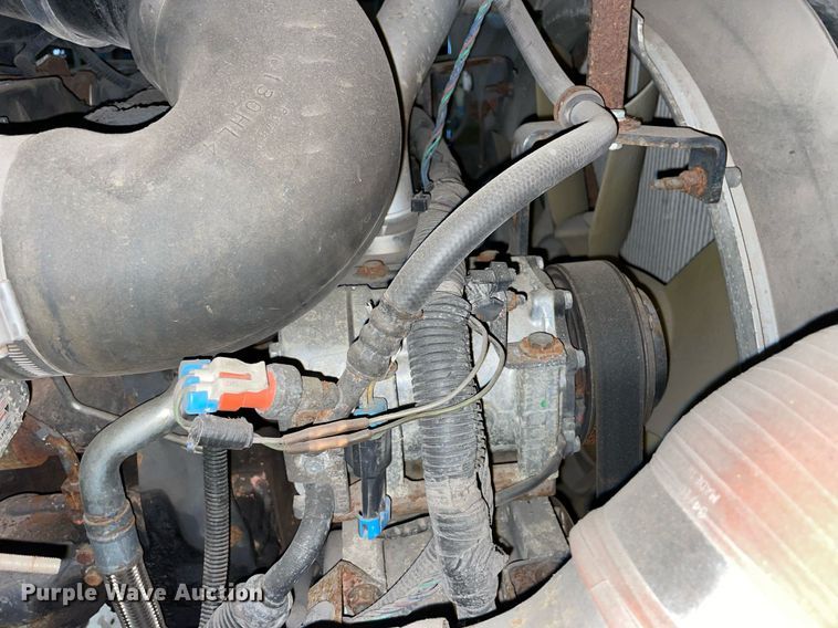 image for item LV9938 2012 Peterbilt 337  box truck