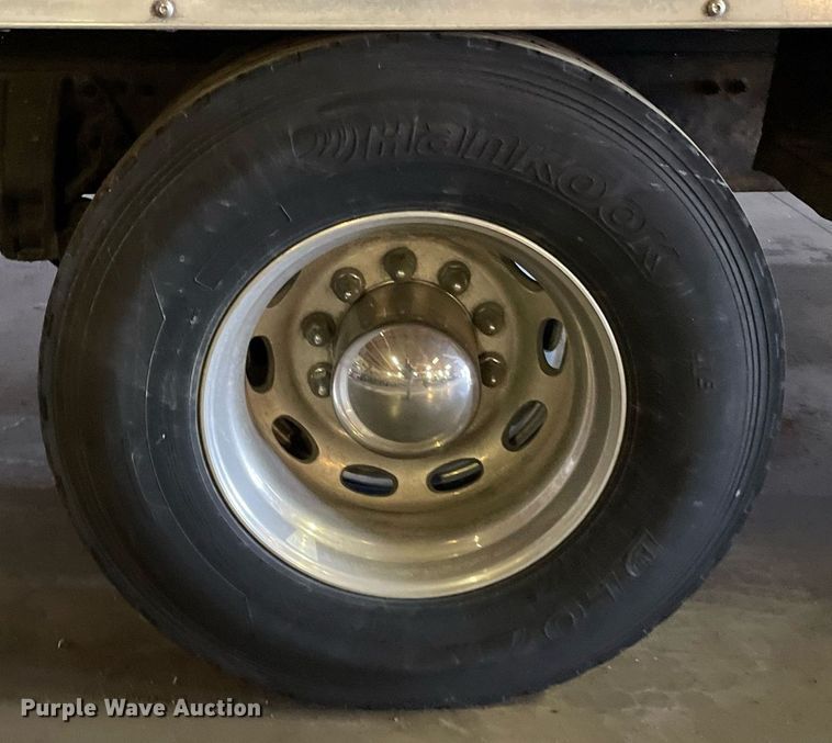 image for item LV9938 2012 Peterbilt 337  box truck