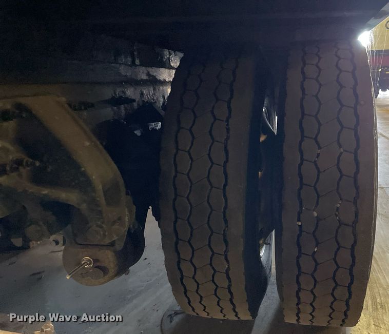 image for item LV9938 2012 Peterbilt 337  box truck