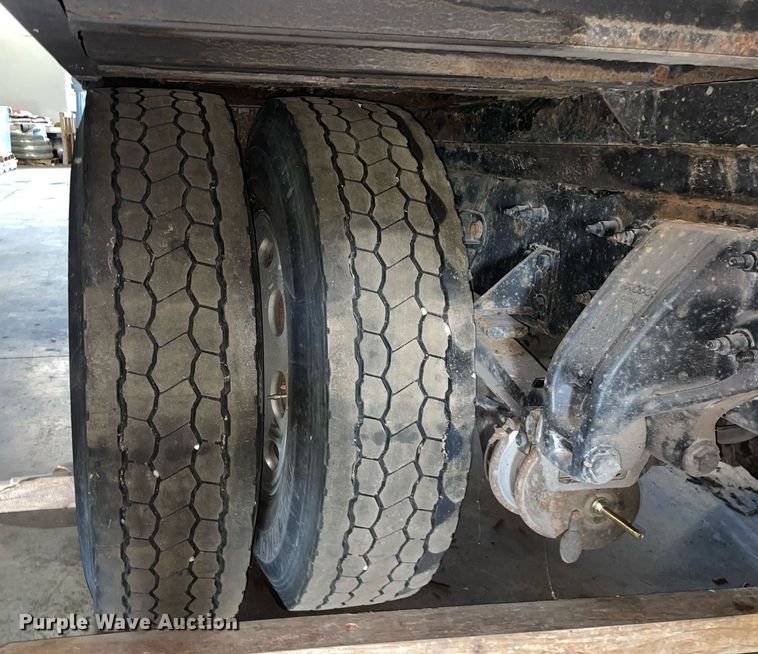 image for item LV9938 2012 Peterbilt 337  box truck