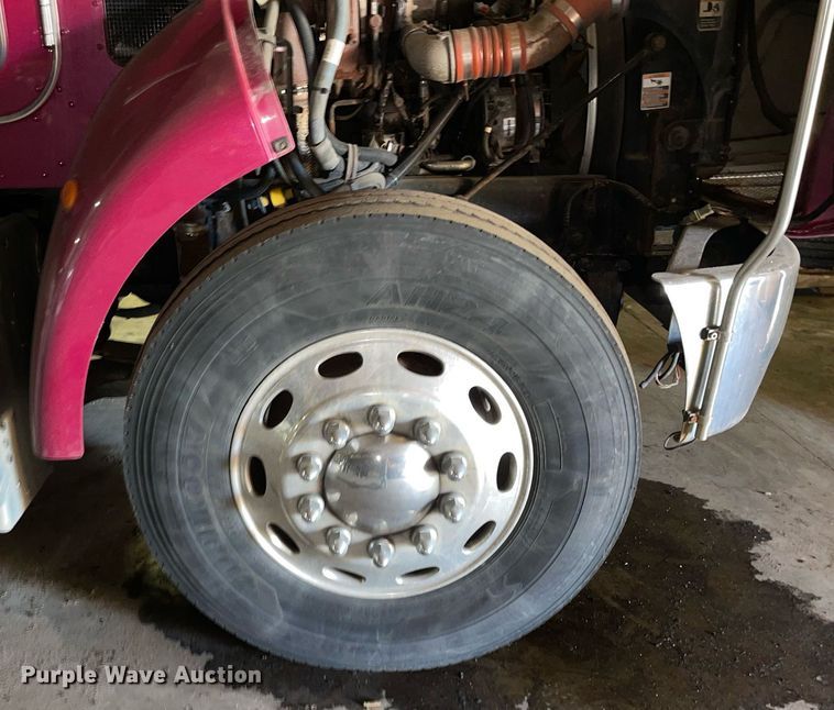 image for item LV9938 2012 Peterbilt 337  box truck