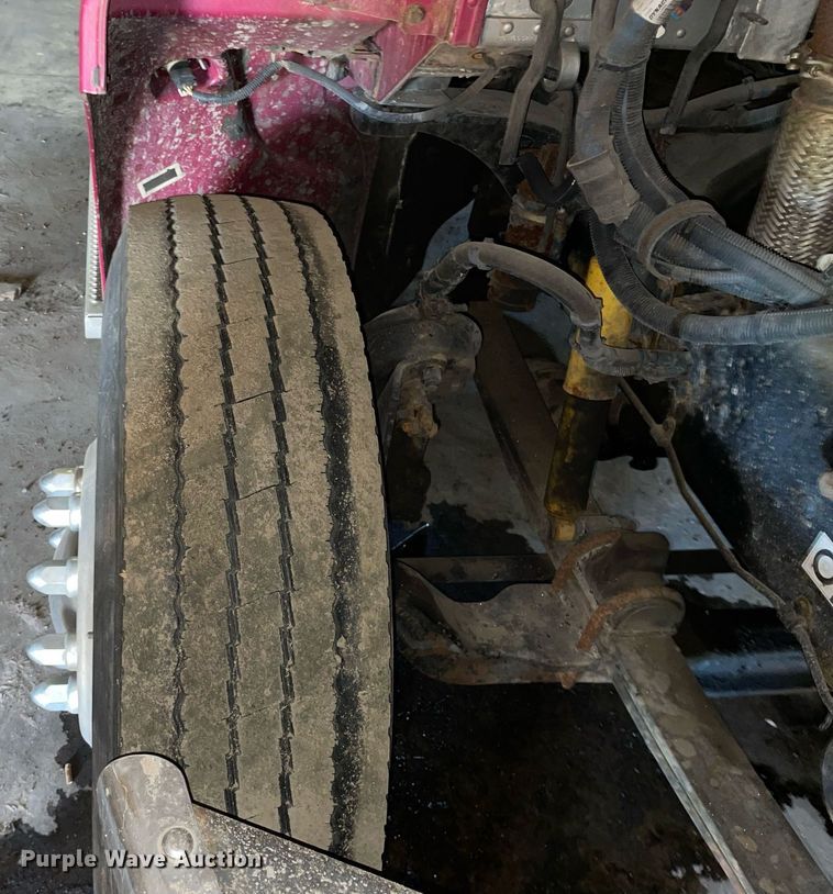 image for item LV9938 2012 Peterbilt 337  box truck