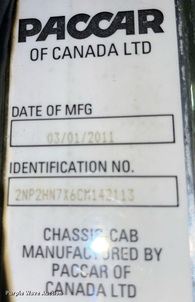 image for item LV9938 2012 Peterbilt 337  box truck