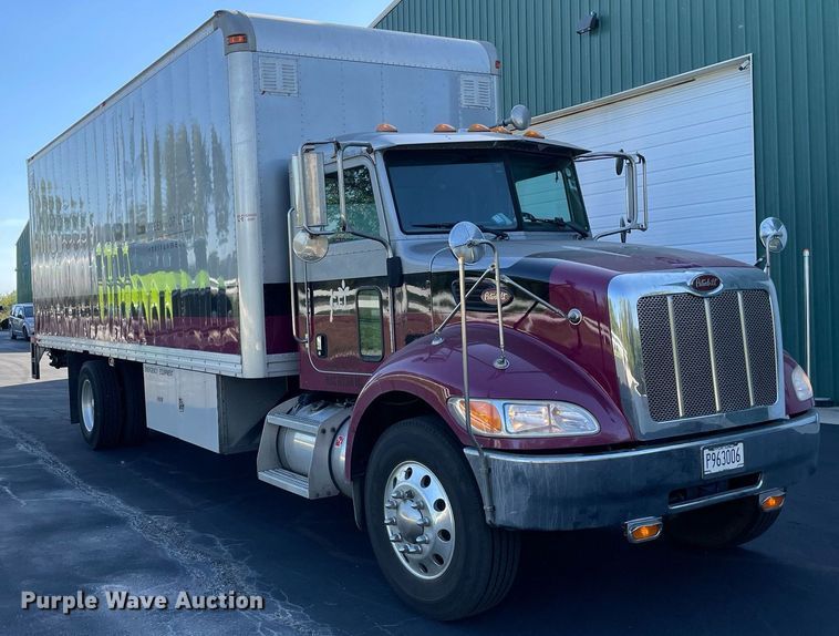 image for item LV9939 2007 Peterbilt 330  box truck