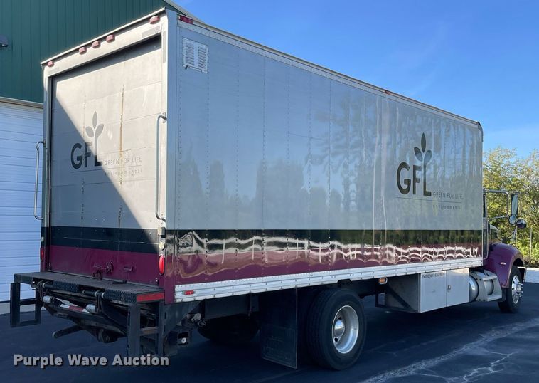 image for item LV9939 2007 Peterbilt 330  box truck