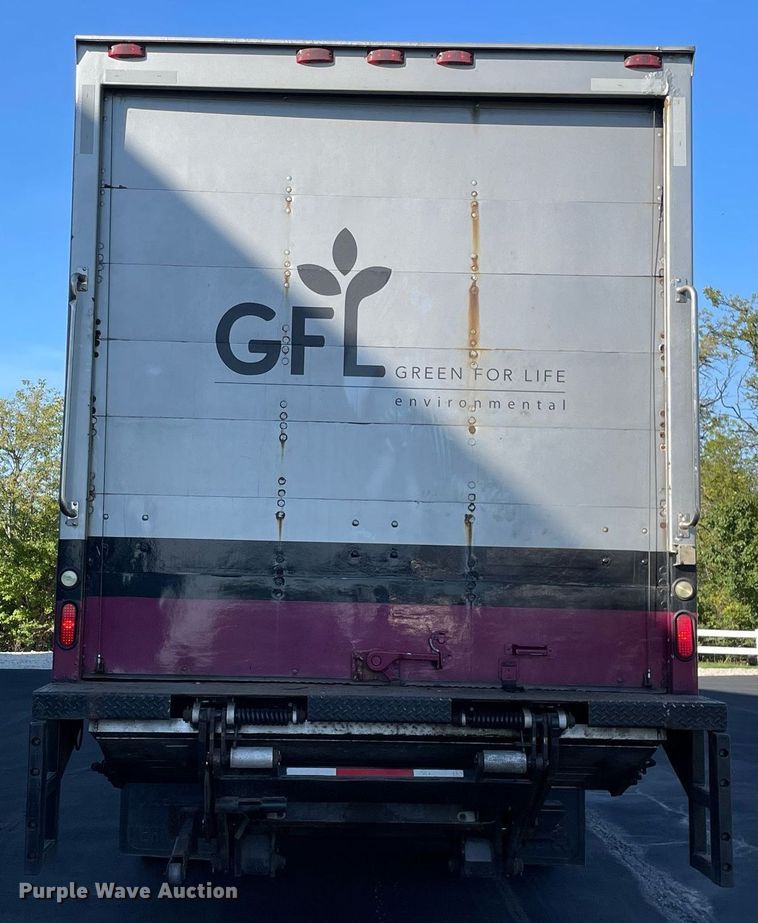 image for item LV9939 2007 Peterbilt 330  box truck