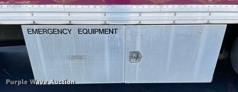 image for item LV9939 2007 Peterbilt 330  box truck