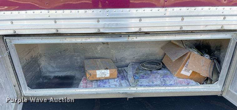 image for item LV9939 2007 Peterbilt 330  box truck