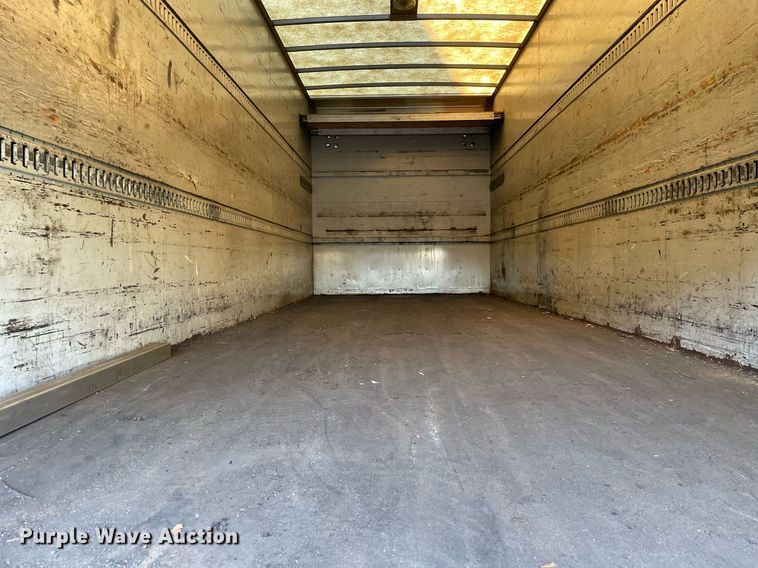 image for item LV9939 2007 Peterbilt 330  box truck