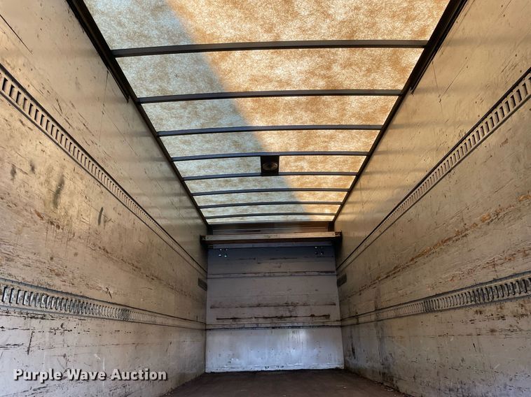 image for item LV9939 2007 Peterbilt 330  box truck