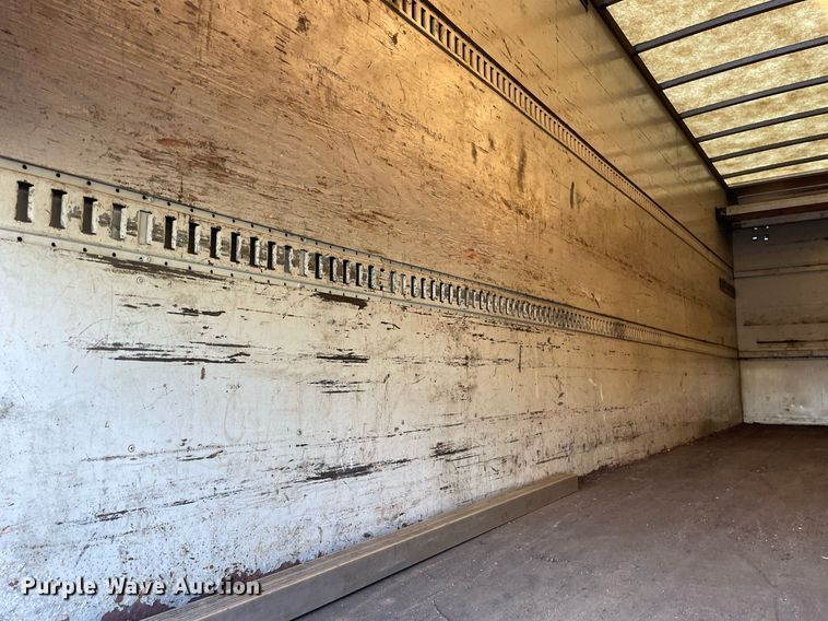 image for item LV9939 2007 Peterbilt 330  box truck