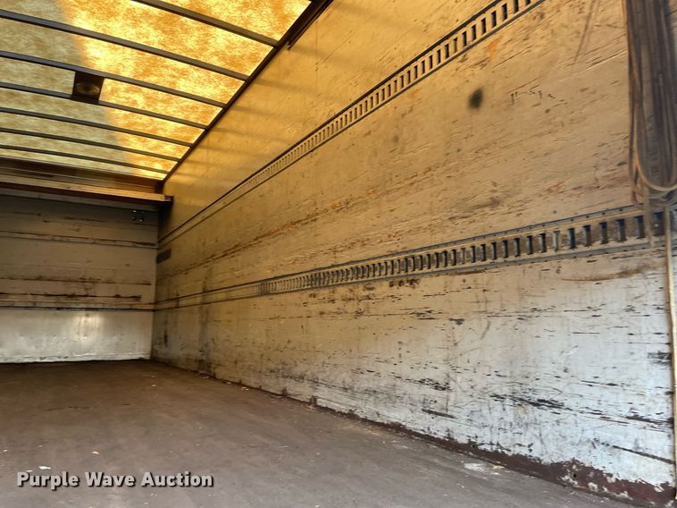 image for item LV9939 2007 Peterbilt 330  box truck