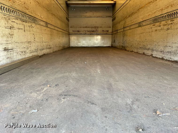 image for item LV9939 2007 Peterbilt 330  box truck