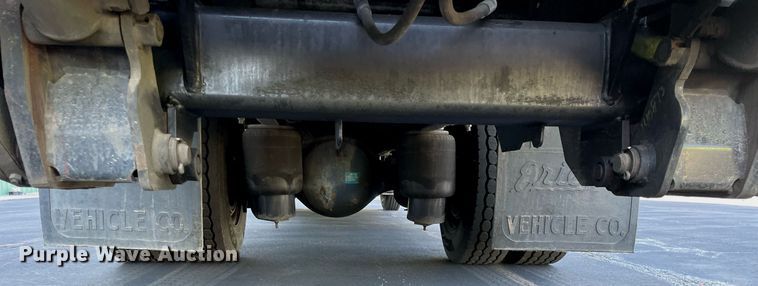 image for item LV9939 2007 Peterbilt 330  box truck