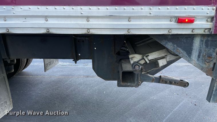 image for item LV9939 2007 Peterbilt 330  box truck