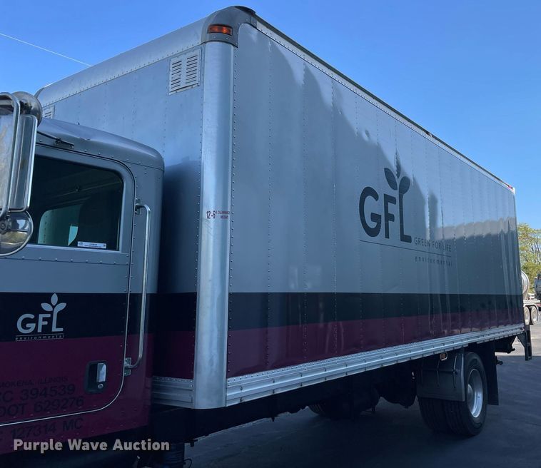 image for item LV9939 2007 Peterbilt 330  box truck