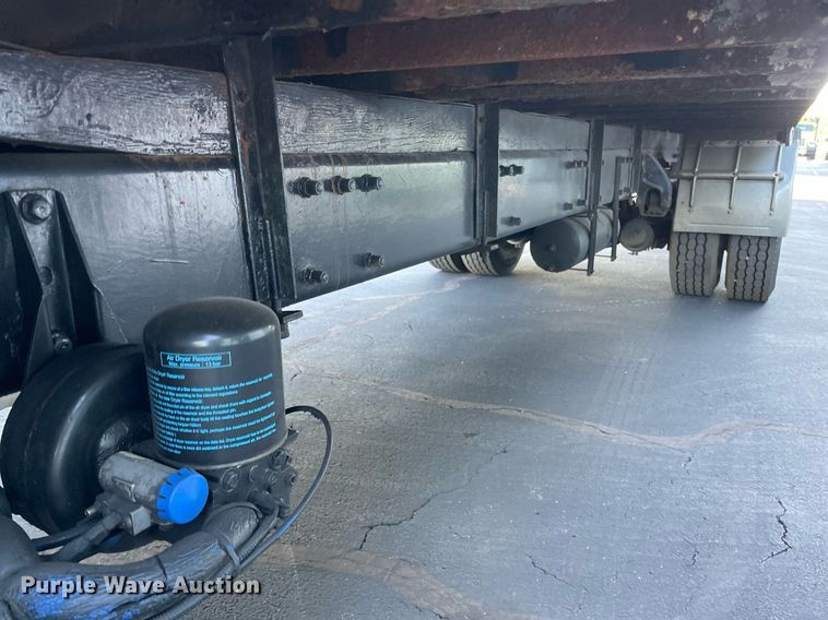 image for item LV9939 2007 Peterbilt 330  box truck