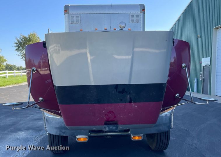 image for item LV9939 2007 Peterbilt 330  box truck