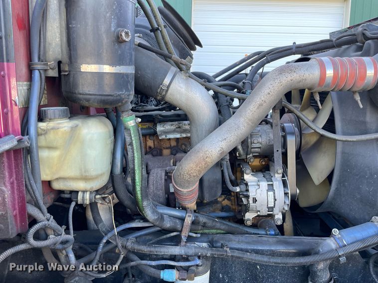 image for item LV9939 2007 Peterbilt 330  box truck