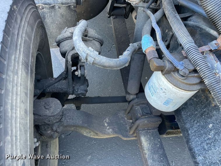 image for item LV9939 2007 Peterbilt 330  box truck