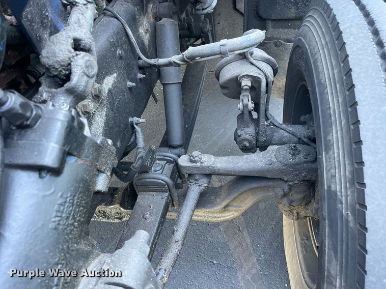 image for item LV9939 2007 Peterbilt 330  box truck