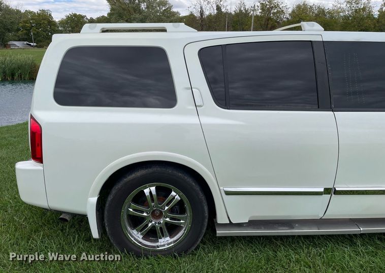 image for item LV9945 2007 Infiniti QX56  limousine