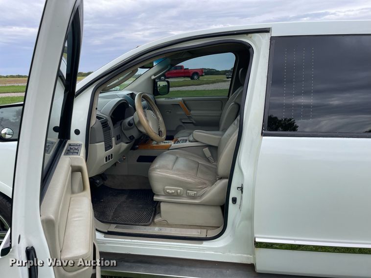 image for item LV9945 2007 Infiniti QX56  limousine