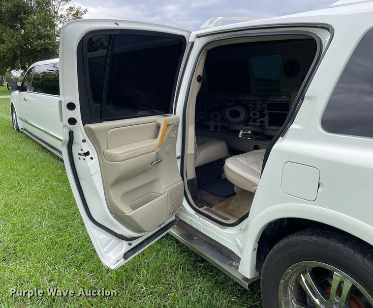 image for item LV9945 2007 Infiniti QX56  limousine